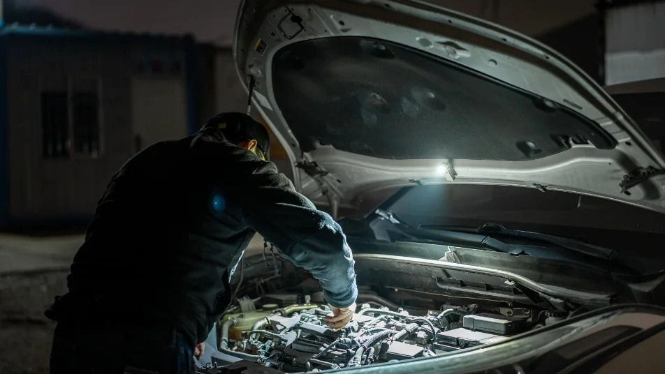 The Ultimate Guide to Garage Work Lights: Choosing the Best Hands-Free & Diagnostic Setup