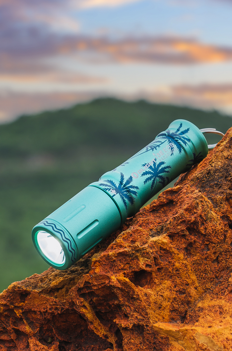 Olight i3E EOS & Perun 2 Mini セット Olight i3E EOS Keychain Flashlight 90lm Mini AAA Everyday Carry
