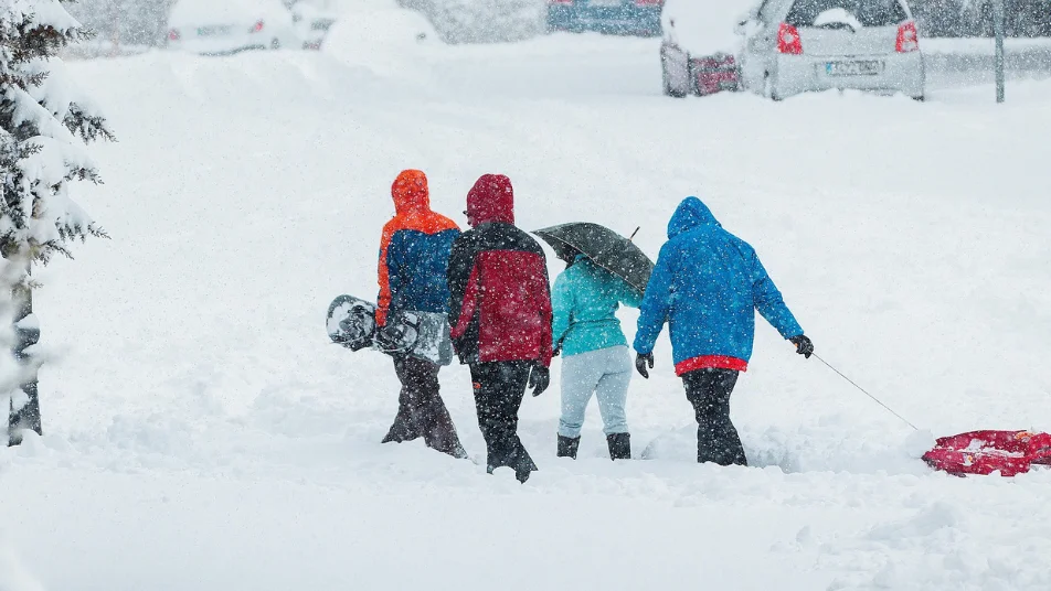 72-Hour Winter Snowstorm Survival Kit and Blackout Guide: A Step-by-Step Guide
