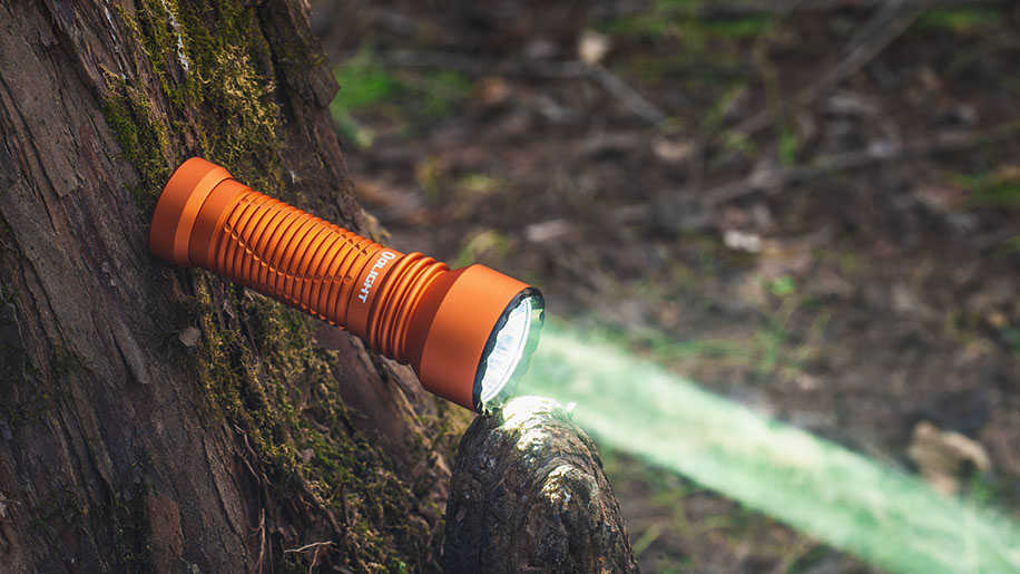 Javelot Mini Review|A Long-range EDC Flashlight Fits in Your Pocket!