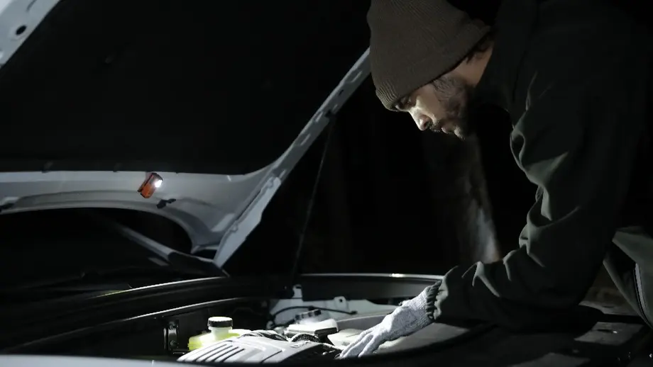 The Ultimate Guide to the Best Work Flashlights for Electricians, Plumbers & Mechanics