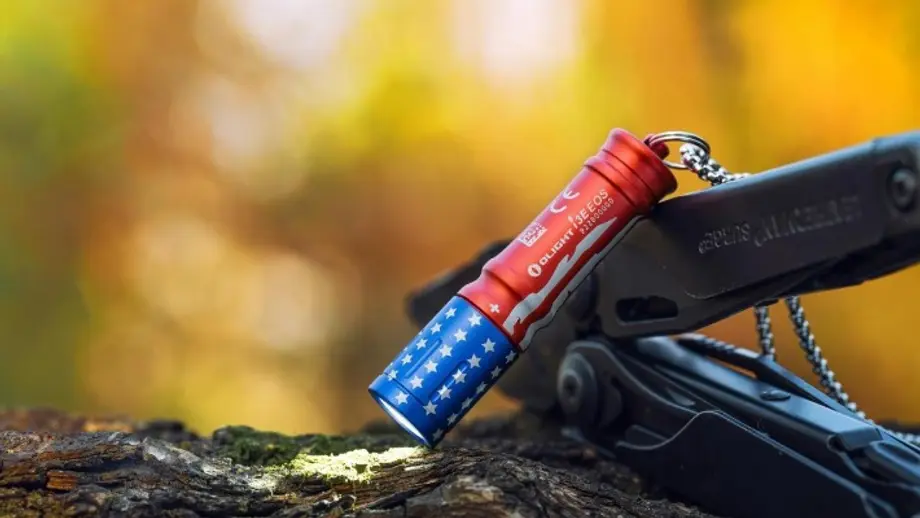 best tactical flashlight olight Warrior X 4 Rechargeable Bundle with Oclip EDC Light 300 lm Dual Sources and a Class 3R green laser Warrior Ultra 2500 Lumens Tactical