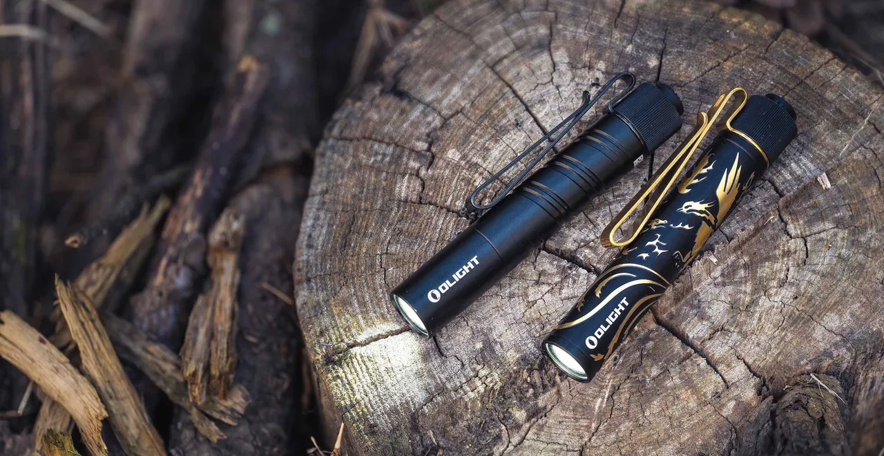 I3T 2 EDC Flashlight 300 Lumens AAA 10440 Dual Power Pocket Light - Olight