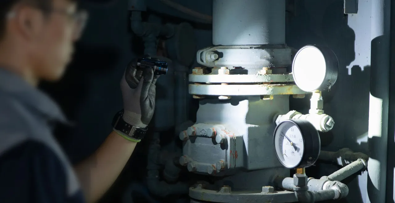  Baton 4 Powerful EDC Flashlight